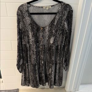 Chico's Monochrome Snakeskin Tunic